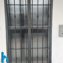 Isolamento termico della porta d’ingresso particolare